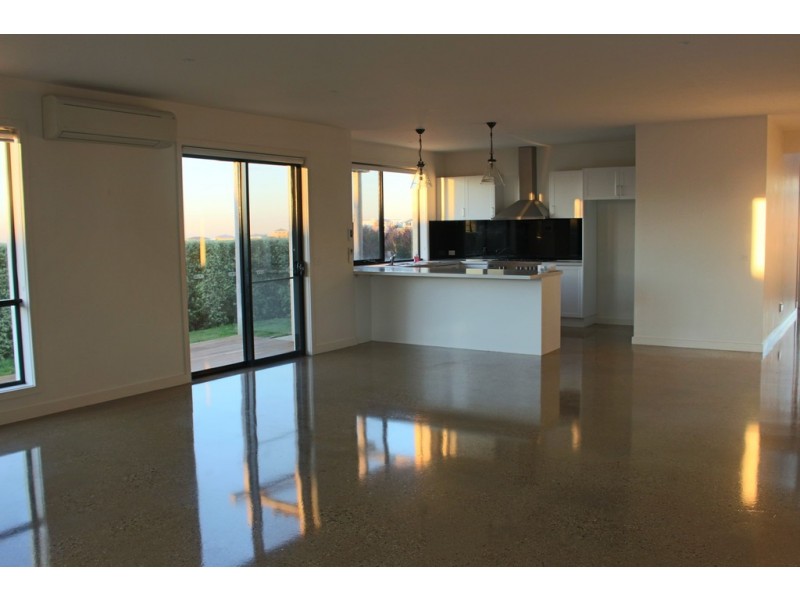 17 Karrakatta Grove, Highton VIC 3216