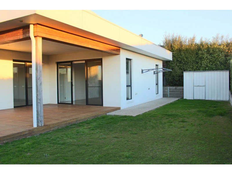 17 Karrakatta Grove, Highton VIC 3216