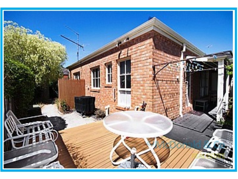 2/1B Lichen Grove, Highton VIC 3216