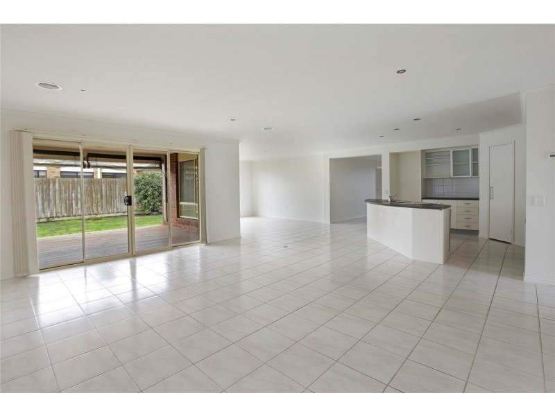 8 Priory Court, Marshall VIC 3216