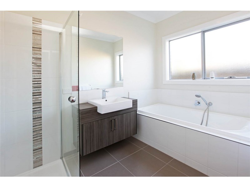 2/11 Yaraan Street, Bell Park VIC 3215