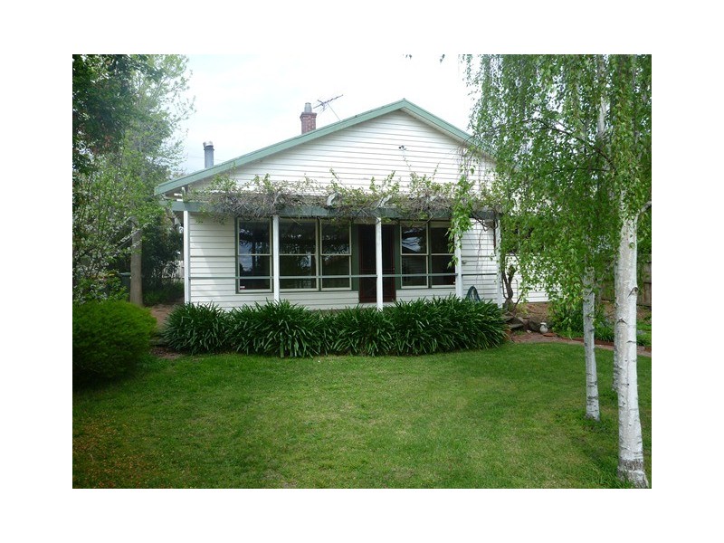 8 Lunan Avenue, Geelong VIC 3220