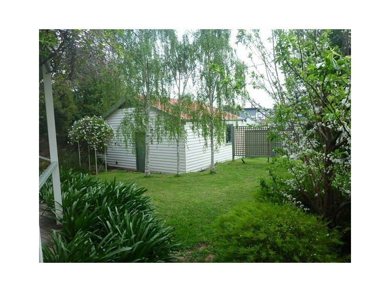 8 Lunan Avenue, Geelong VIC 3220