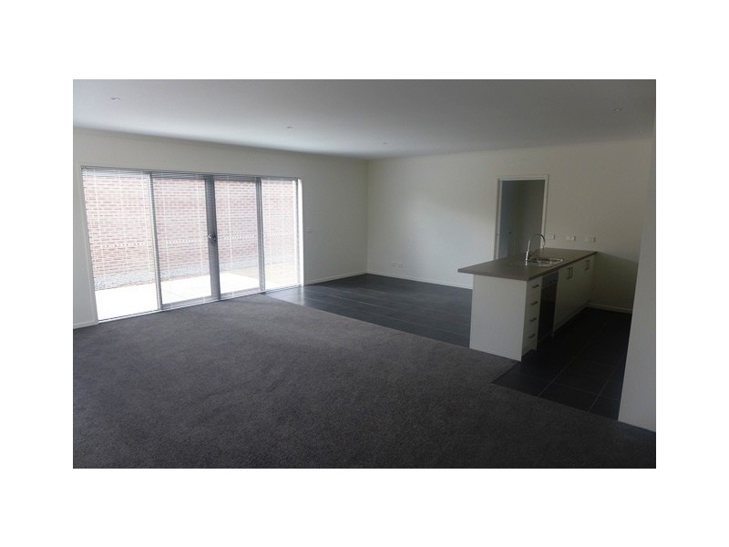 2/37 Logan Street, Hamlyn Heights VIC 3215