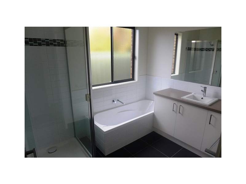 2/37 Logan Street, Hamlyn Heights VIC 3215