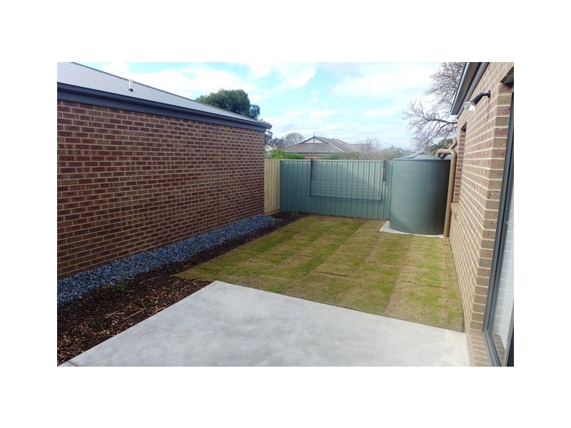 2/37 Logan Street, Hamlyn Heights VIC 3215