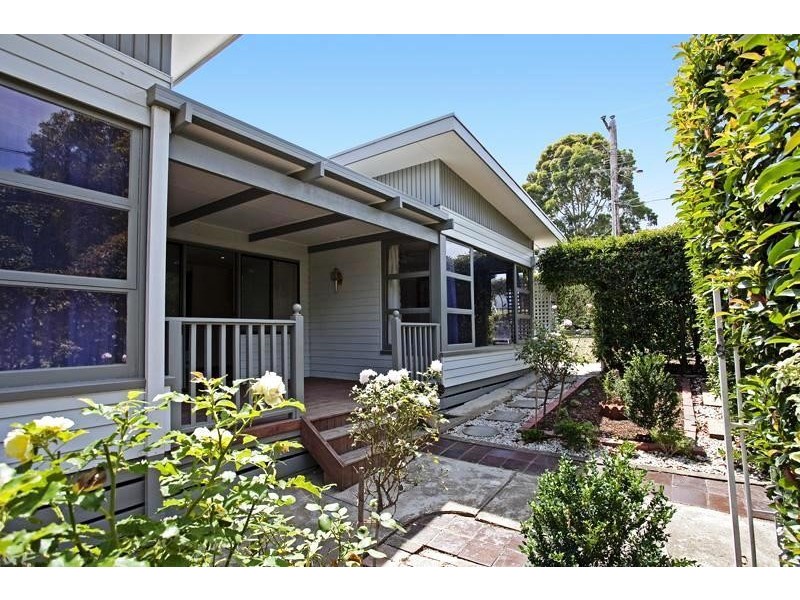 27 Arkana Avenue, Highton VIC 3216