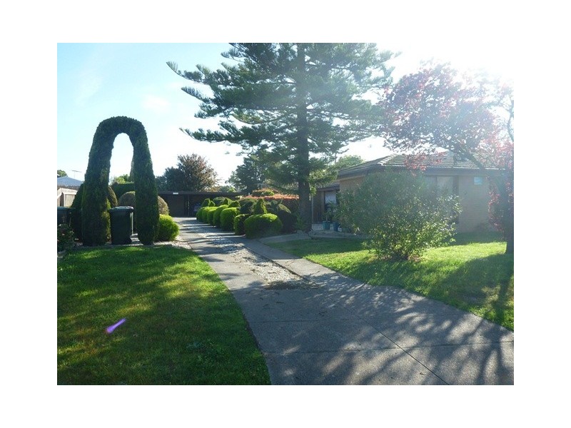 2/2 Atami Crescent, Corio VIC 3214