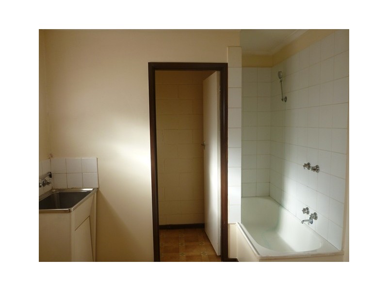 2/2 Atami Crescent, Corio VIC 3214