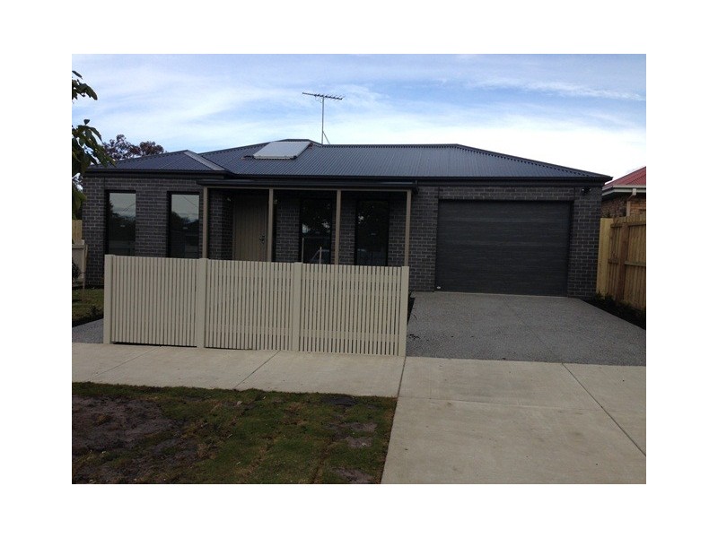 1/11 Toyne Avenue, Hamlyn Heights VIC 3215