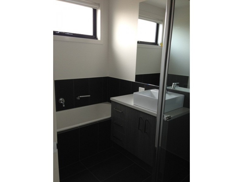 1/11 Toyne Avenue, Hamlyn Heights VIC 3215