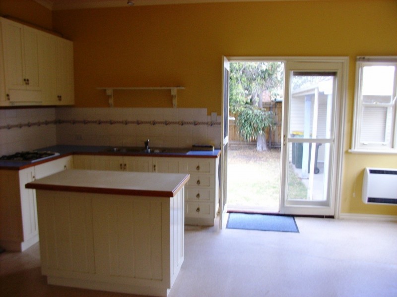 39 Saffron Street, Newtown VIC 3220