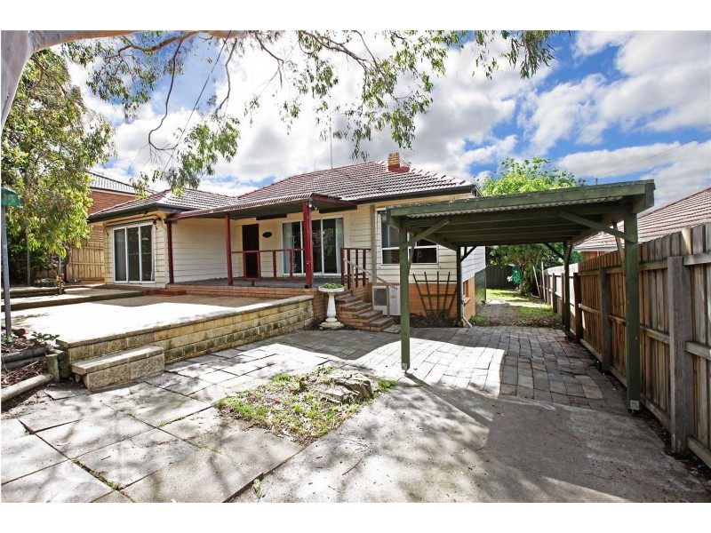 17 Montpellier Drive, Highton VIC 3216