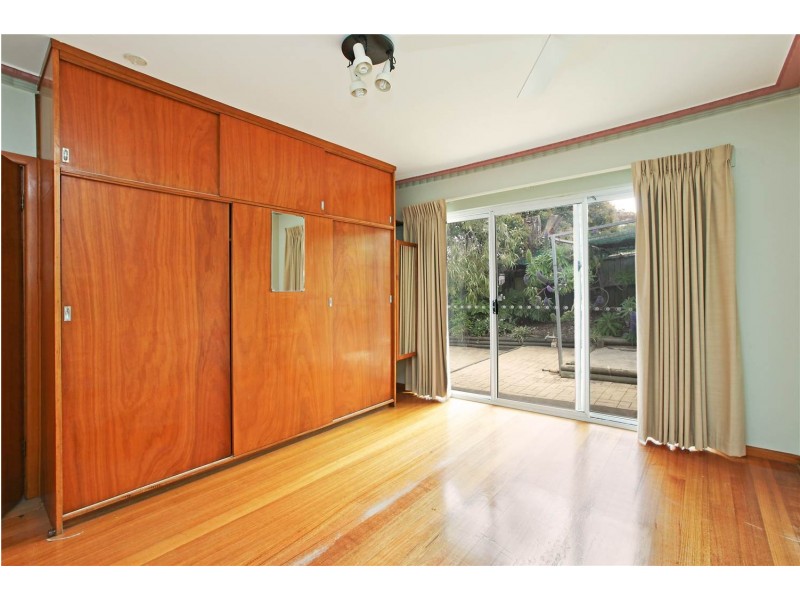17 Montpellier Drive, Highton VIC 3216