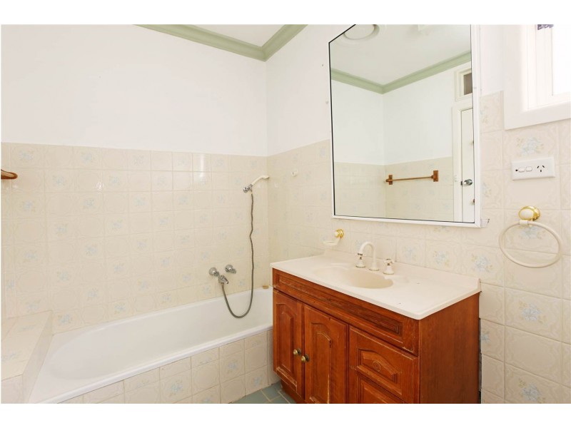 17 Montpellier Drive, Highton VIC 3216
