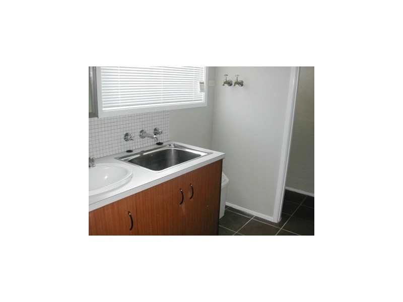 2/8 Casaceli Court, Whittington VIC 3219