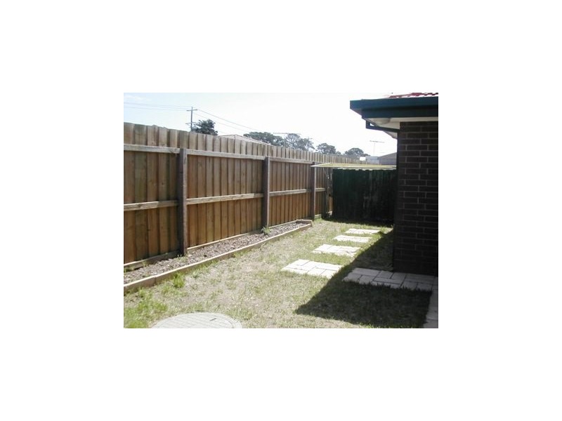 2/8 Casaceli Court, Whittington VIC 3219