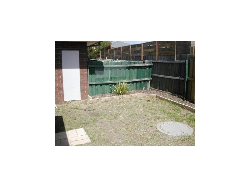 2/8 Casaceli Court, Whittington VIC 3219