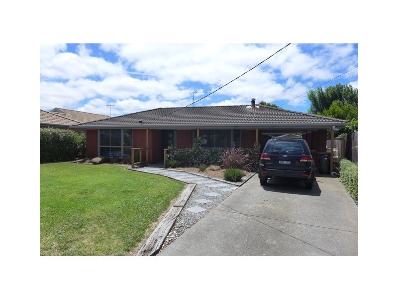 8 Oberon Drive, Belmont VIC 3216