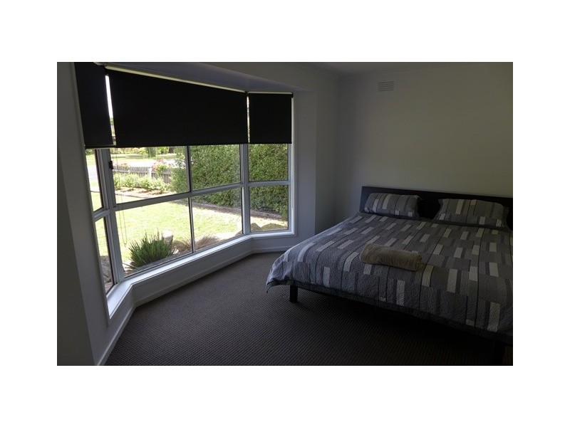 8 Oberon Drive, Belmont VIC 3216