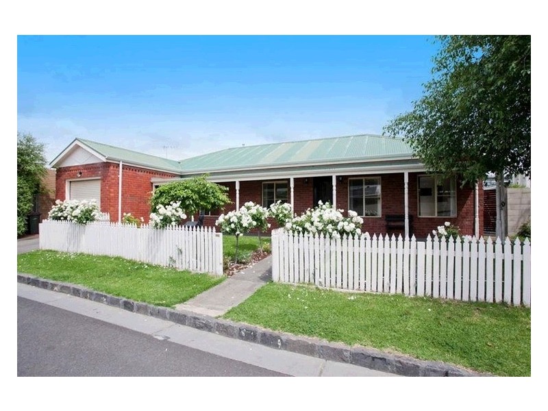 1 Chadwick Street, Newtown VIC 3220