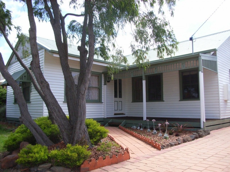 107 St Albans Road, East Geelong VIC 3219