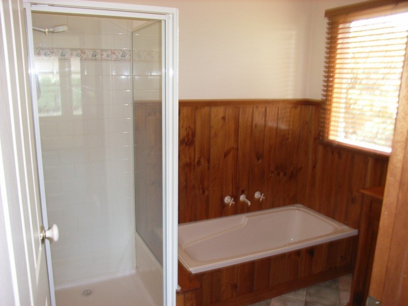 107 St Albans Road, East Geelong VIC 3219