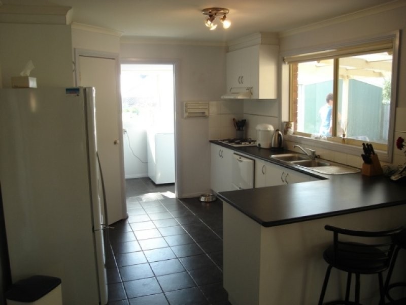 16 Maple Place, Waurn Ponds VIC 3216