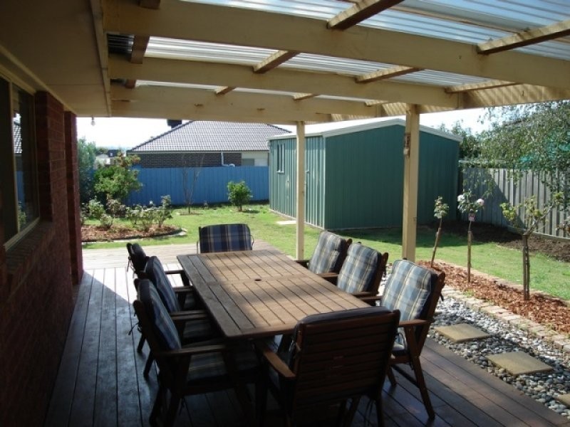 16 Maple Place, Waurn Ponds VIC 3216