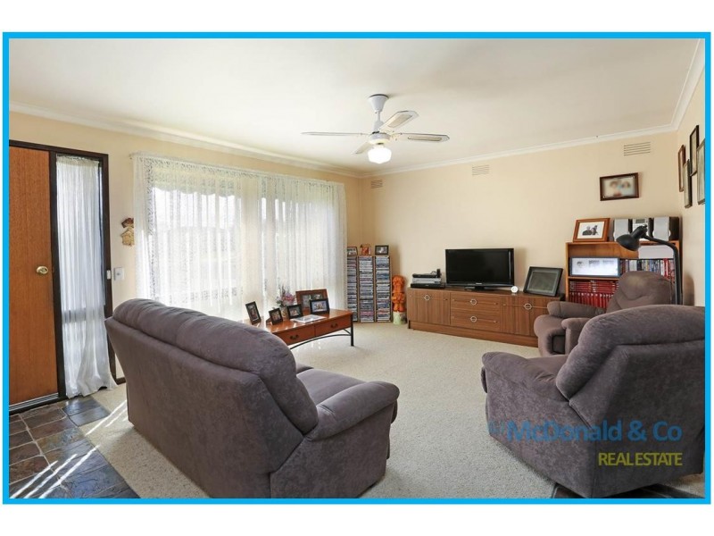 9 Cosmos Court, Whittington VIC 3219