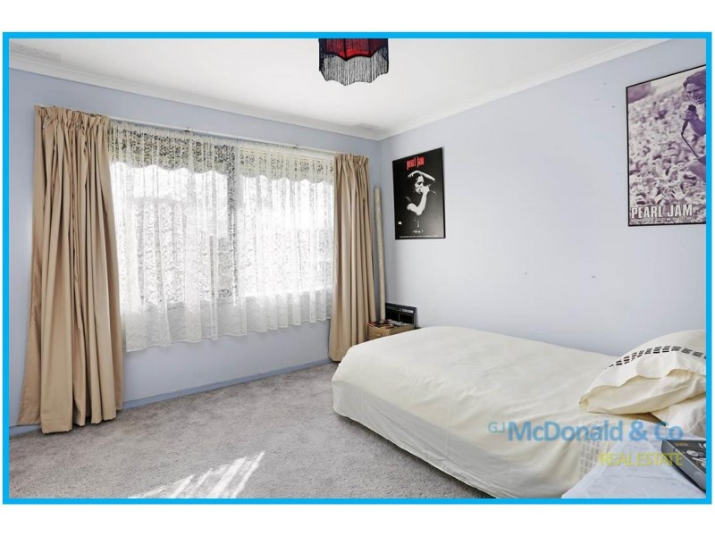 9 Cosmos Court, Whittington VIC 3219