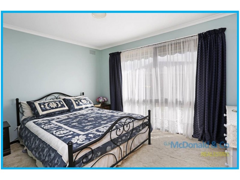 9 Cosmos Court, Whittington VIC 3219