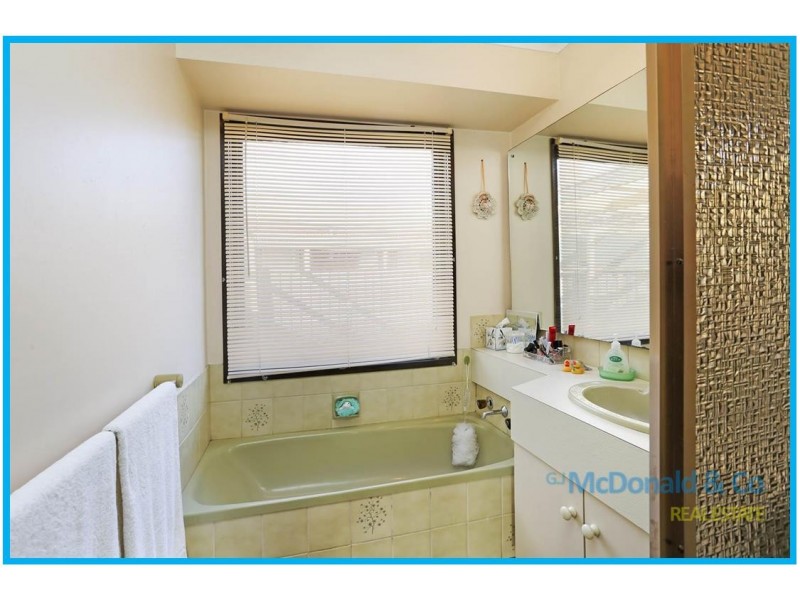 9 Cosmos Court, Whittington VIC 3219