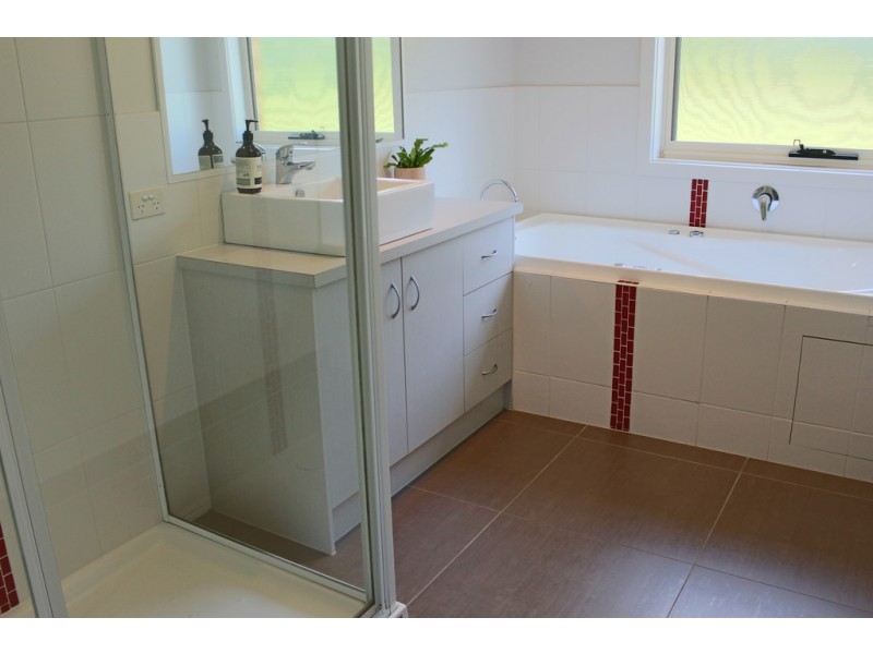 4 Cottonwood Way, Waurn Ponds VIC 3216