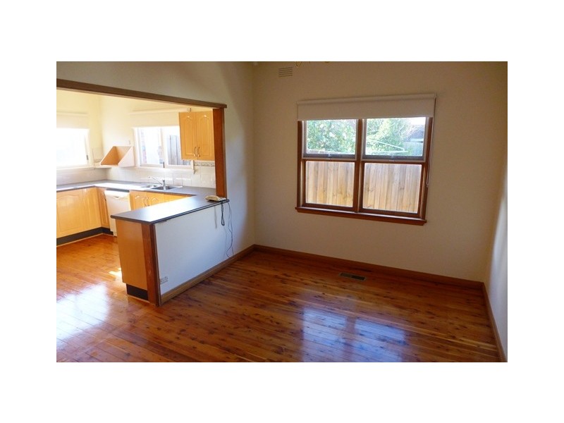 4 Camden Road, Newtown VIC 3220