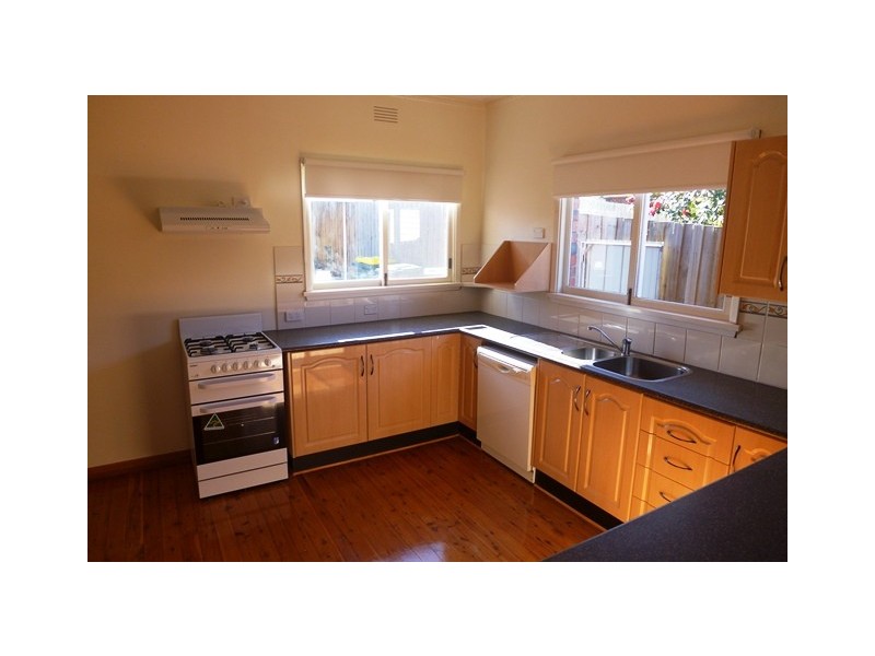 4 Camden Road, Newtown VIC 3220
