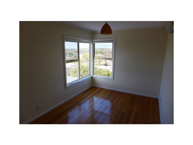 4 Camden Road, Newtown VIC 3220