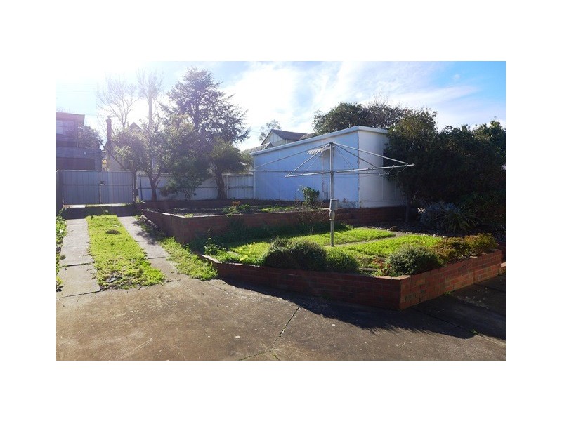 4 Camden Road, Newtown VIC 3220