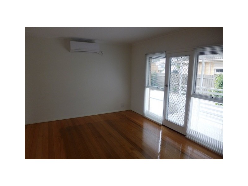 2/40 Clonard Avenue, Geelong West VIC 3218