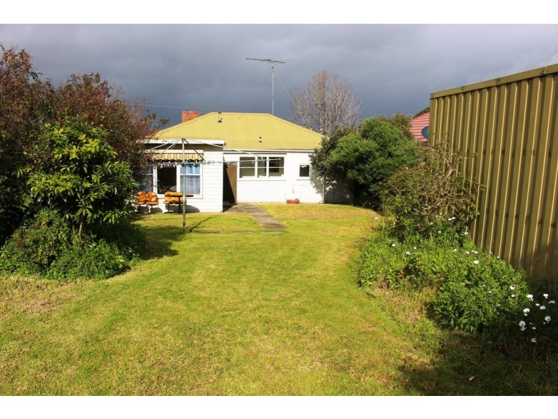 12 Camden Road, Newtown VIC 3220