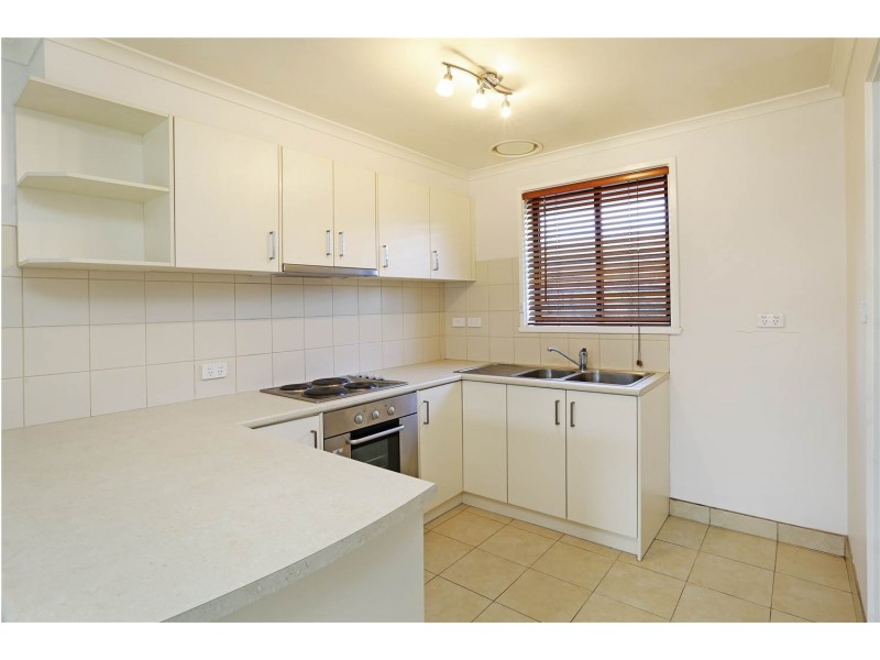 2/220 WIlsons  Road, Whittington VIC 3219