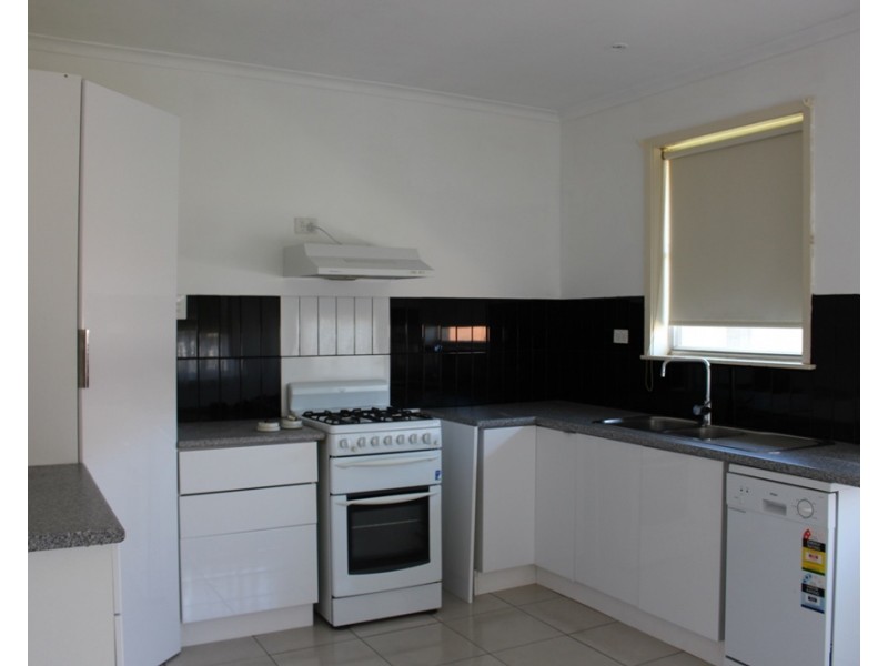 33 Mercury Crescent, Newcomb VIC 3219