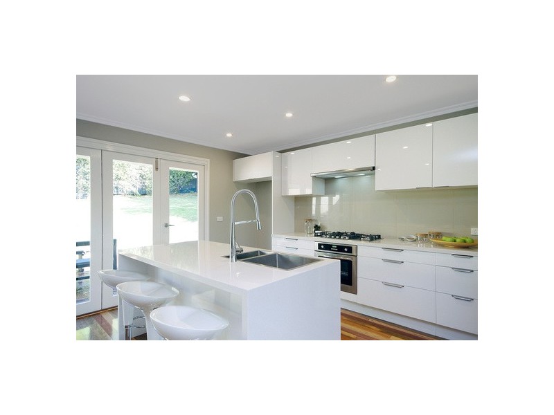 2 HEATHFIELD COURT, Newtown VIC 3220