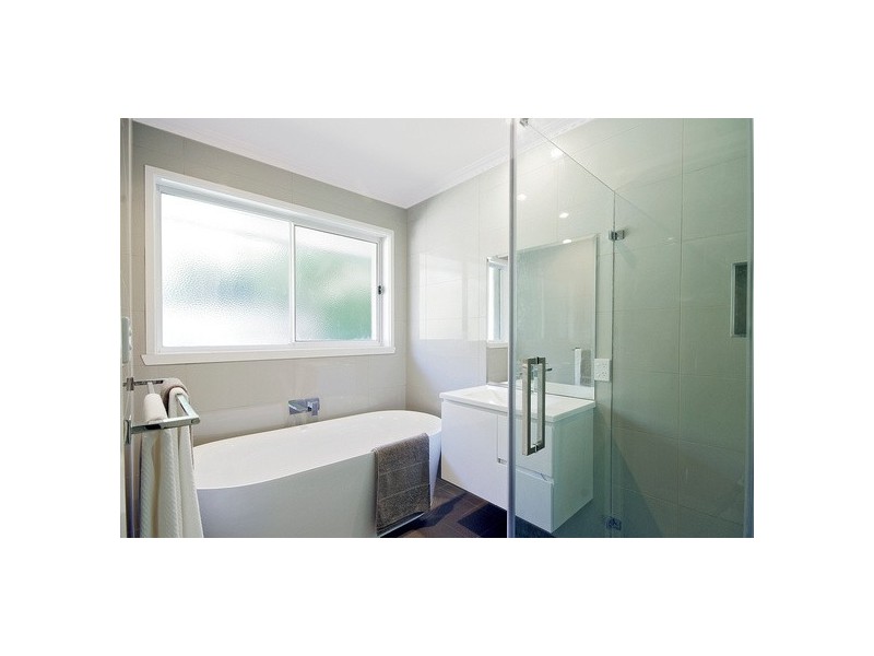 2 HEATHFIELD COURT, Newtown VIC 3220