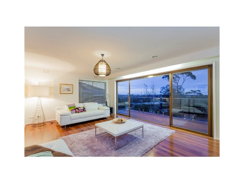 24 Culzean Crescent, Highton VIC 3216