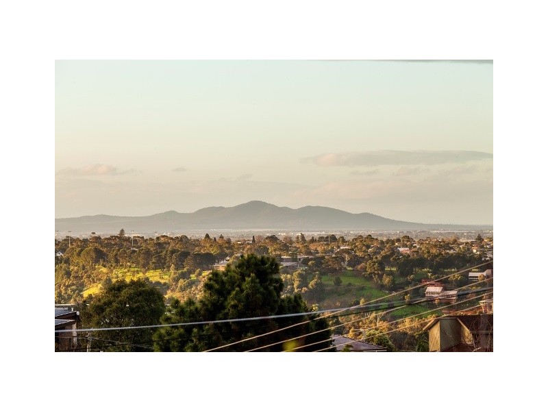 24 Culzean Crescent, Highton VIC 3216