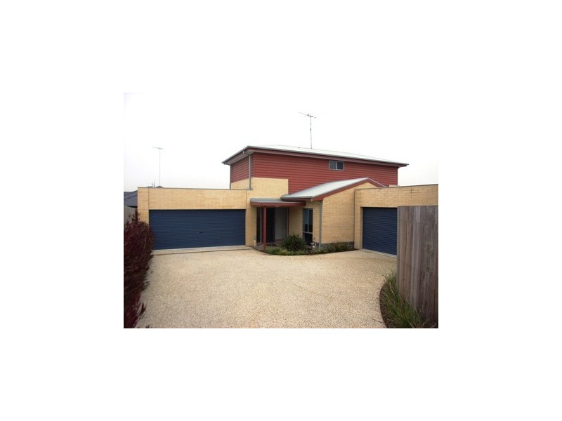 2/13 Fogarty Avenue, Highton VIC 3216