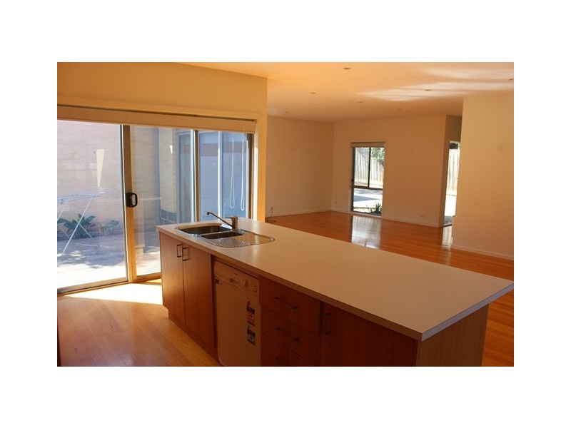 2/13 Fogarty Avenue, Highton VIC 3216