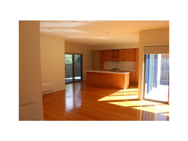 2/13 Fogarty Avenue, Highton VIC 3216