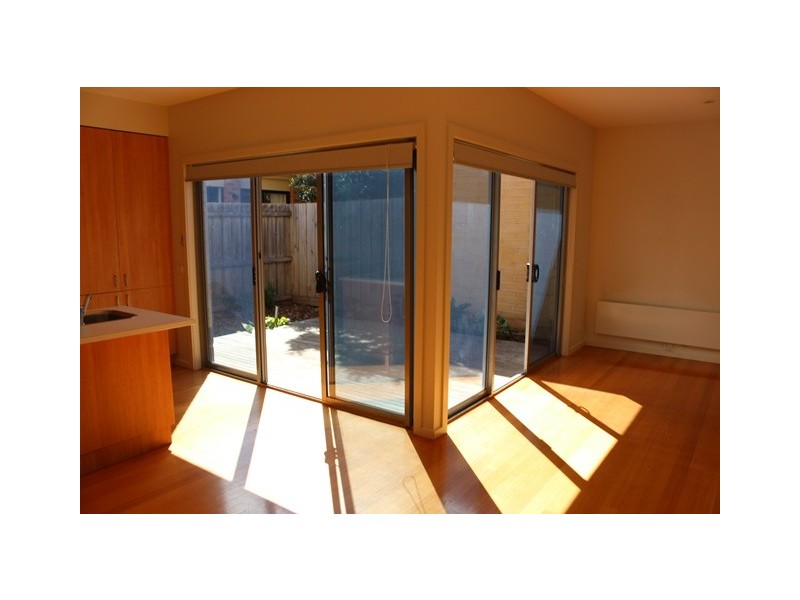 2/13 Fogarty Avenue, Highton VIC 3216